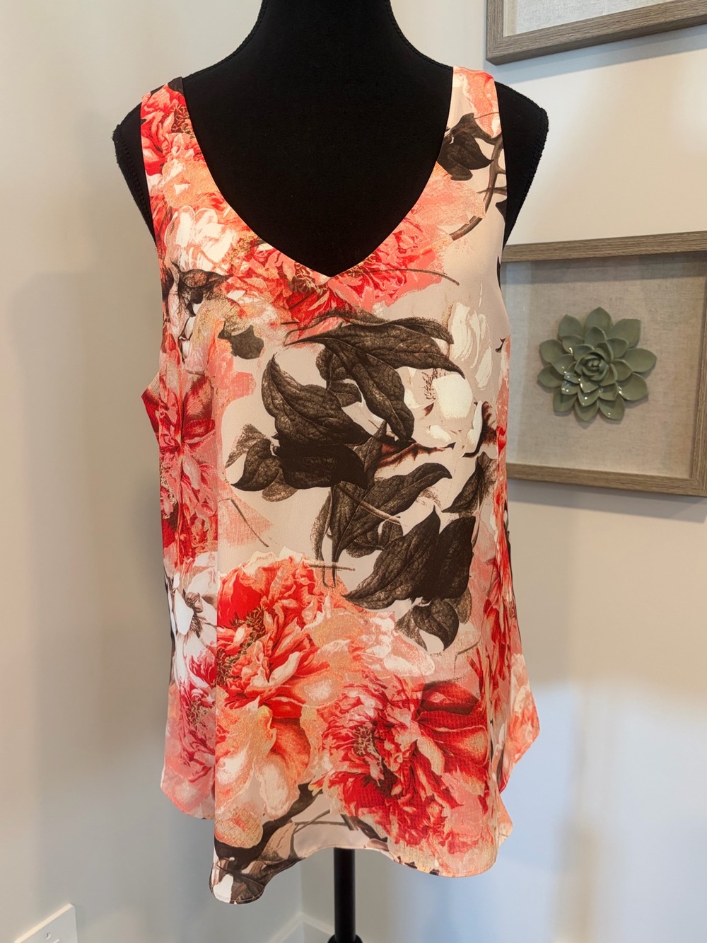 RW&CO. Cherry Red Pink & Green Moody Floral Print V-Neck Sleeveless Blouse NWT!